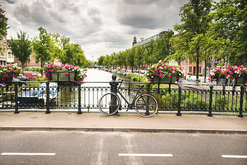 自行车停在阿姆斯特丹 -约旦四重奏